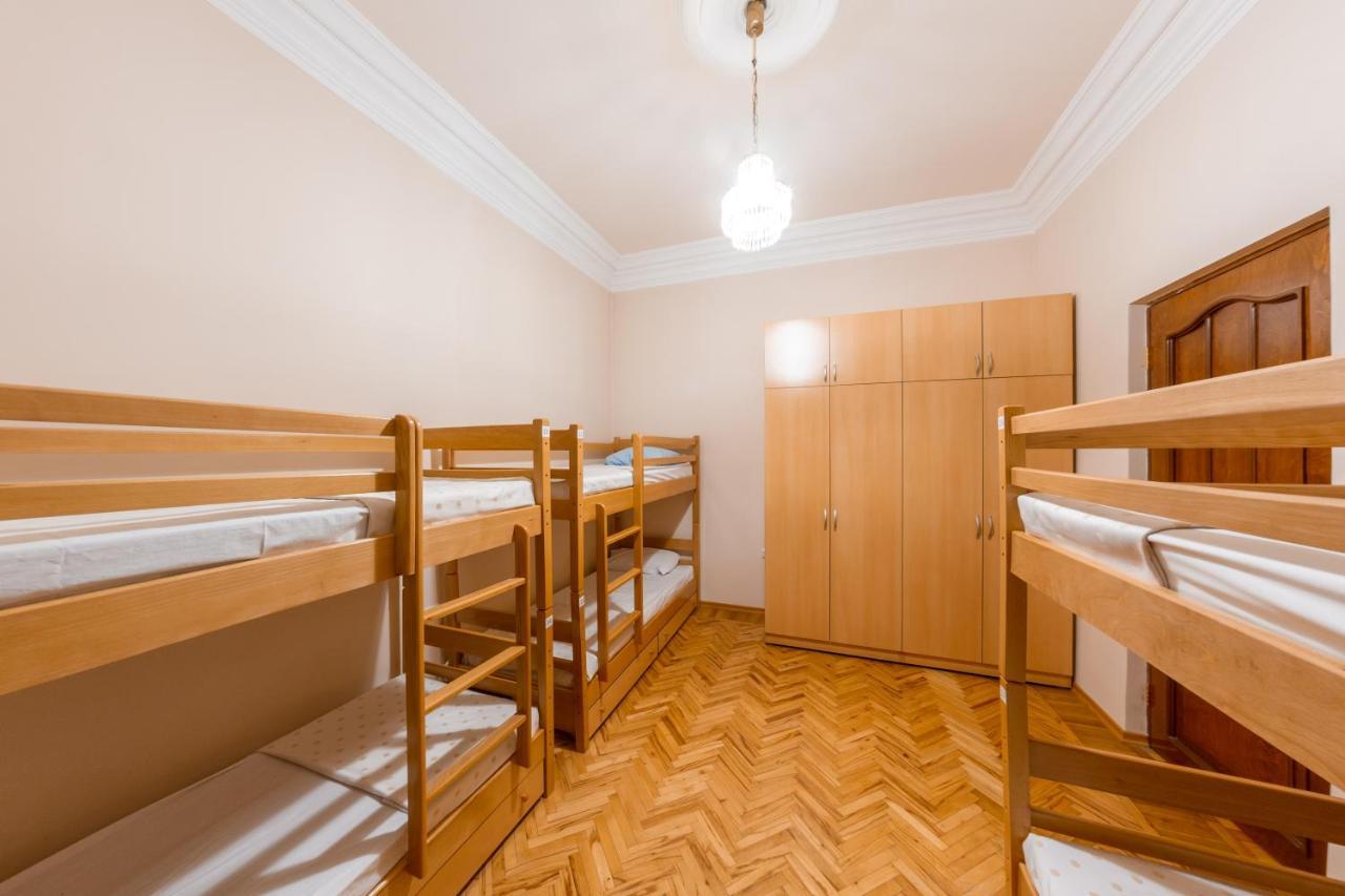 Arteast Hostel Ереван Екстериор снимка